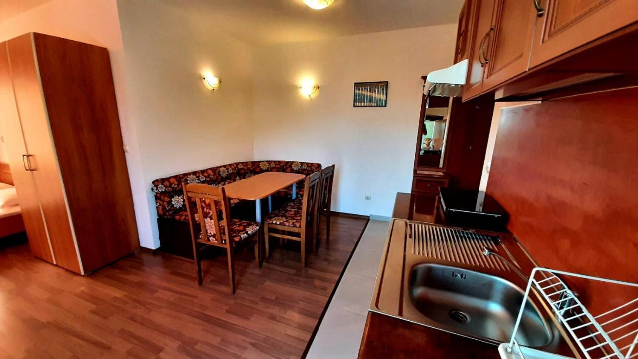 Adri Guest House Nesebar Exterior foto