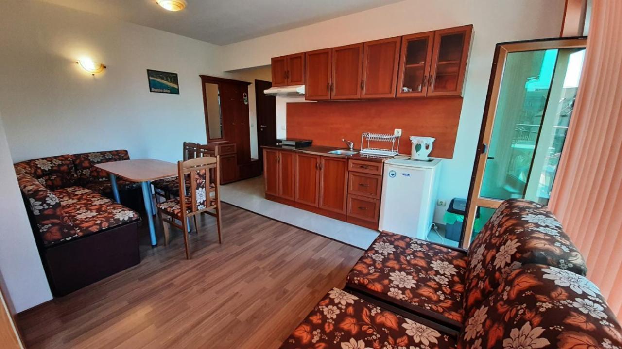 Adri Guest House Nesebar Exterior foto
