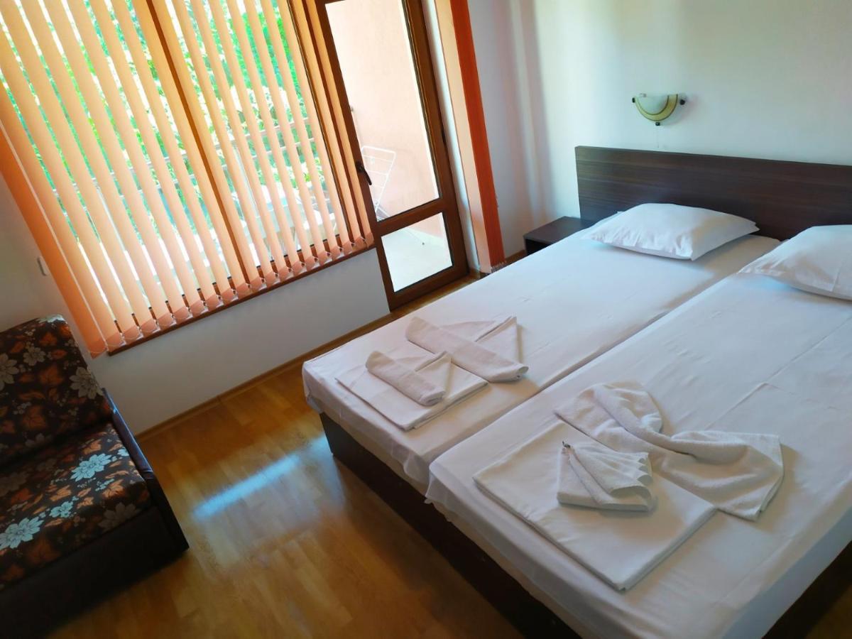 Adri Guest House Nesebar Exterior foto