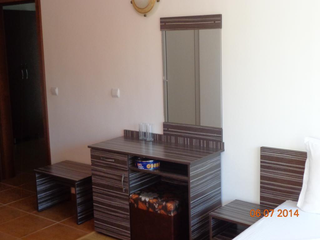 Adri Guest House Nesebar Habitación foto